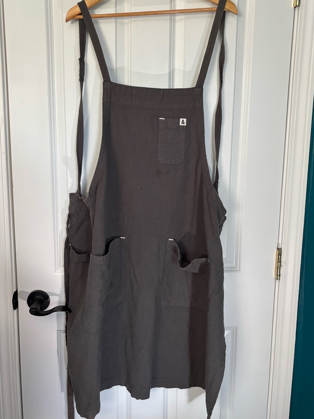 Hedley & Bennett Luca Bib Apron | Charcoal Grey Cotton | Gently Used - Picture 3 of 7